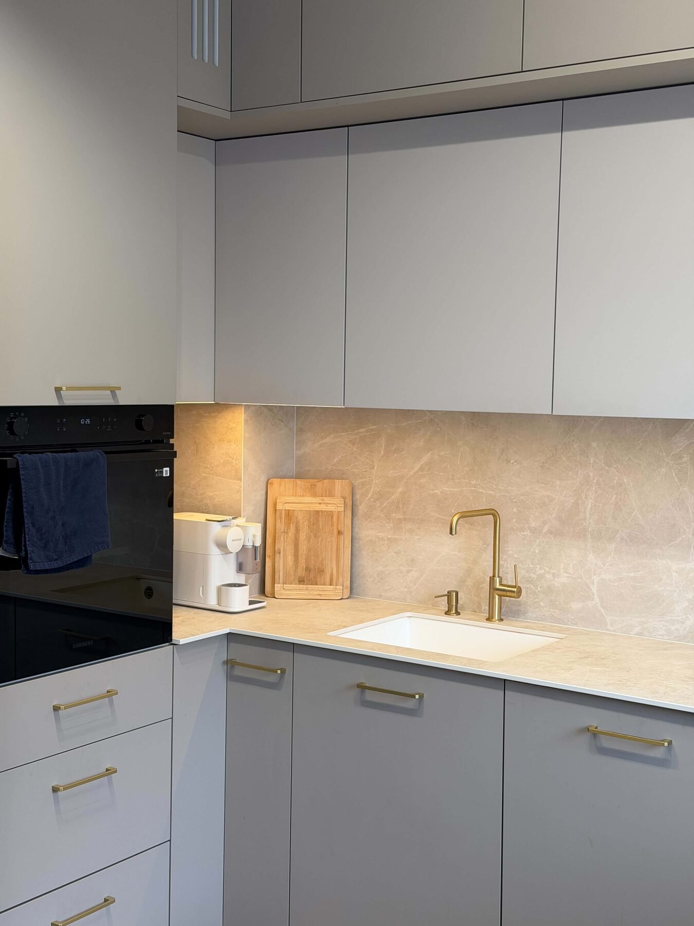 Kamień na blacie i na ścianie — Laminam Diamond Cream, Wrocław